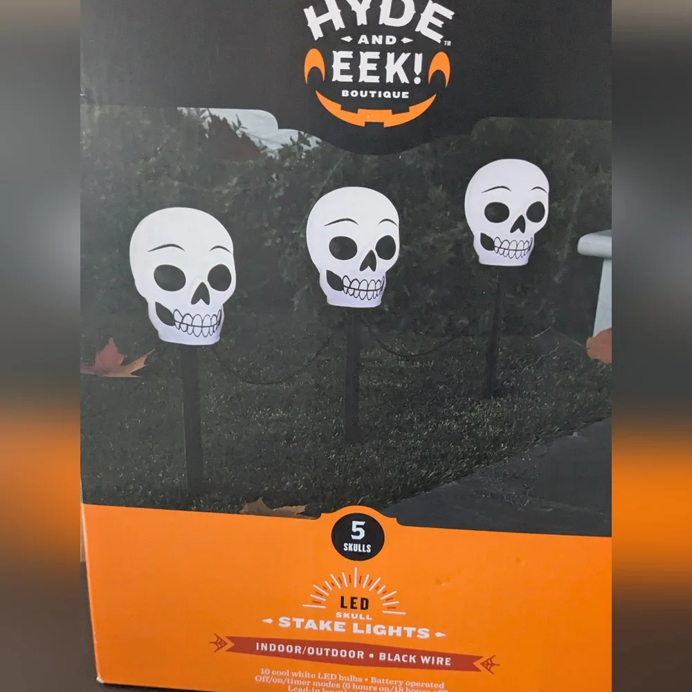 Hyde and Eek Led skull Stake lights. NWT indoor/outdoor battery operated timer
